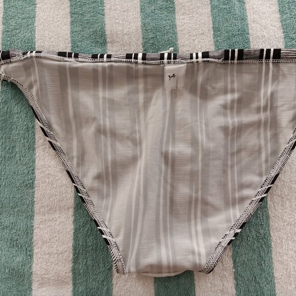 (Pre-Owned) RARE VINTAGE HOM SWIM BRIEF, SIZE 34", BLACK/WHITE STRIPES (*) - Picture 7 of 8